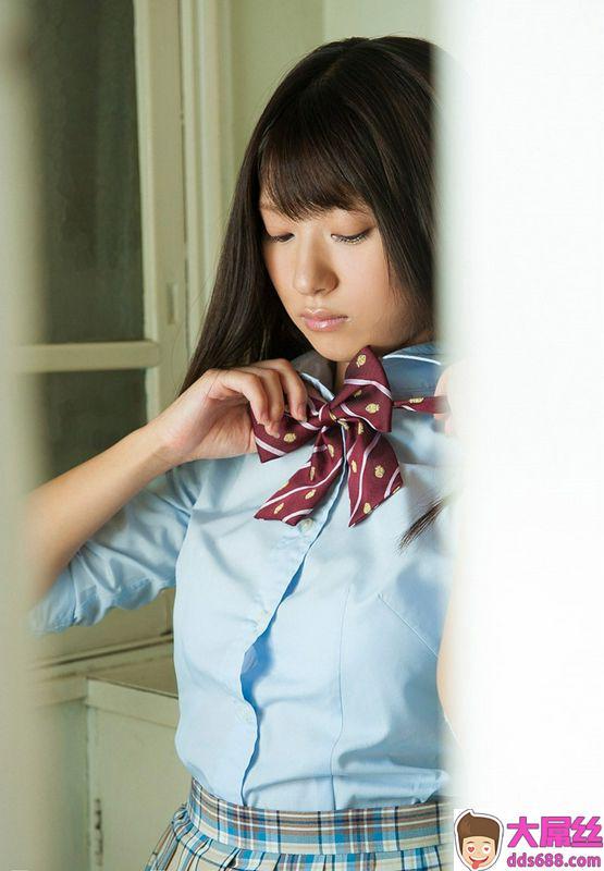 绪川里绪绪川りお清纯美女的制服诱惑