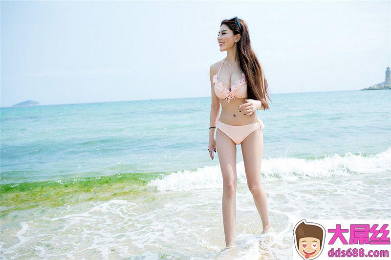 长腿美女赵惟依海滩写真