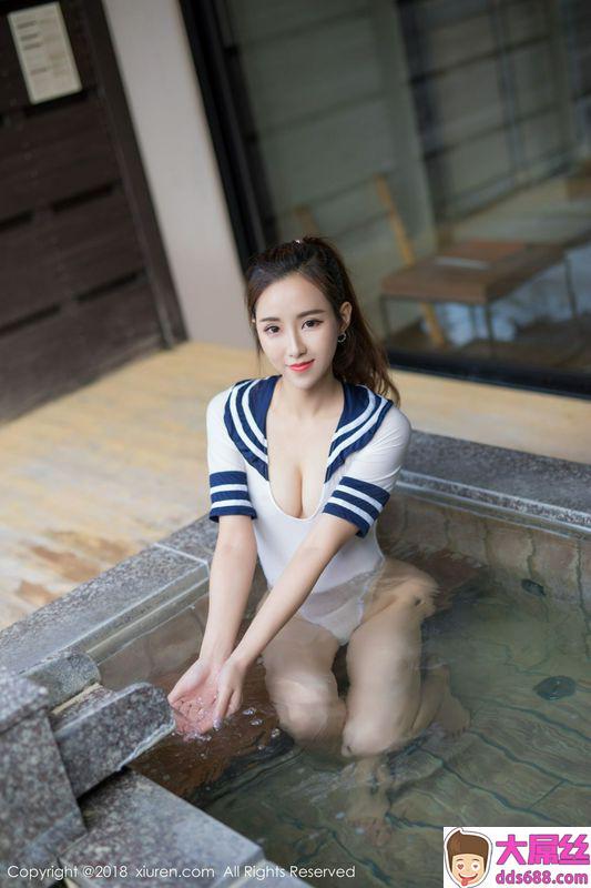 丽质美女猫宝水手服温泉湿身