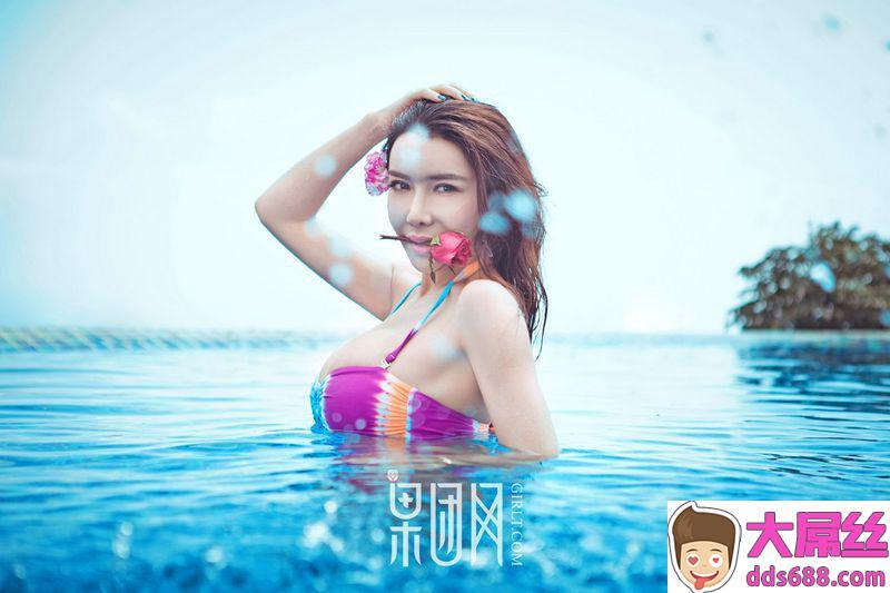 女神龚玥菲入驻果团海边性感美照大放送！