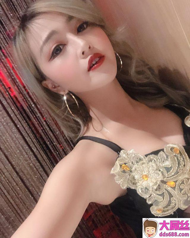 气质美女Dancer张玲性感低胸大跳热舞