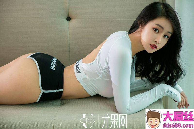 净妆少女张馨彤湿透衬衫性感美妙_尤果网