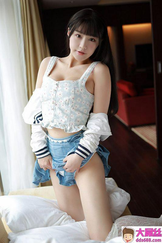 网路收集福利姬小萌妹童顔巨乳性感写真