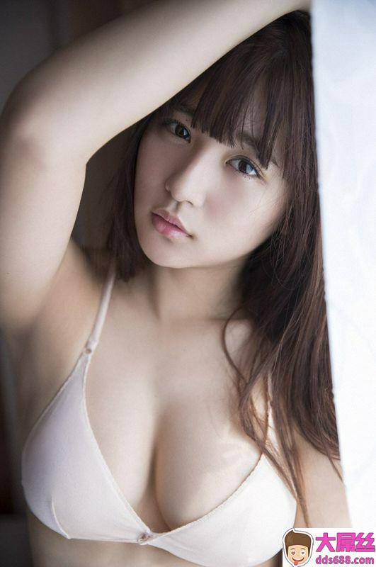 害羞的浅川菜奈