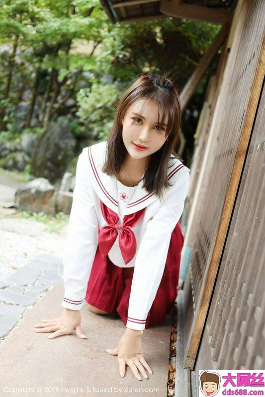 SOLO尹菲户外拍摄学生制服