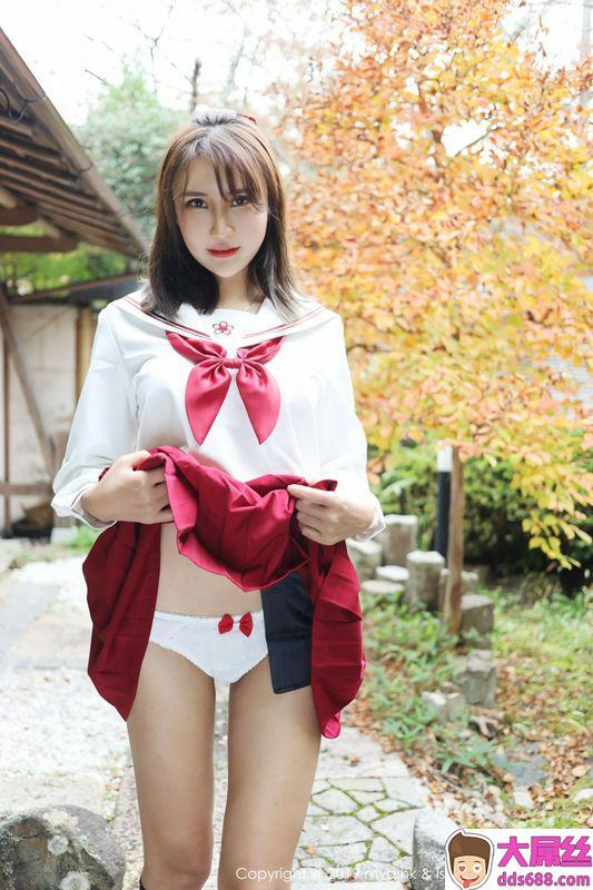 SOLO尹菲户外拍摄学生制服