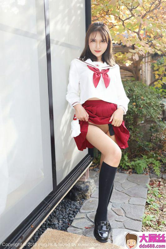 SOLO尹菲户外拍摄学生制服