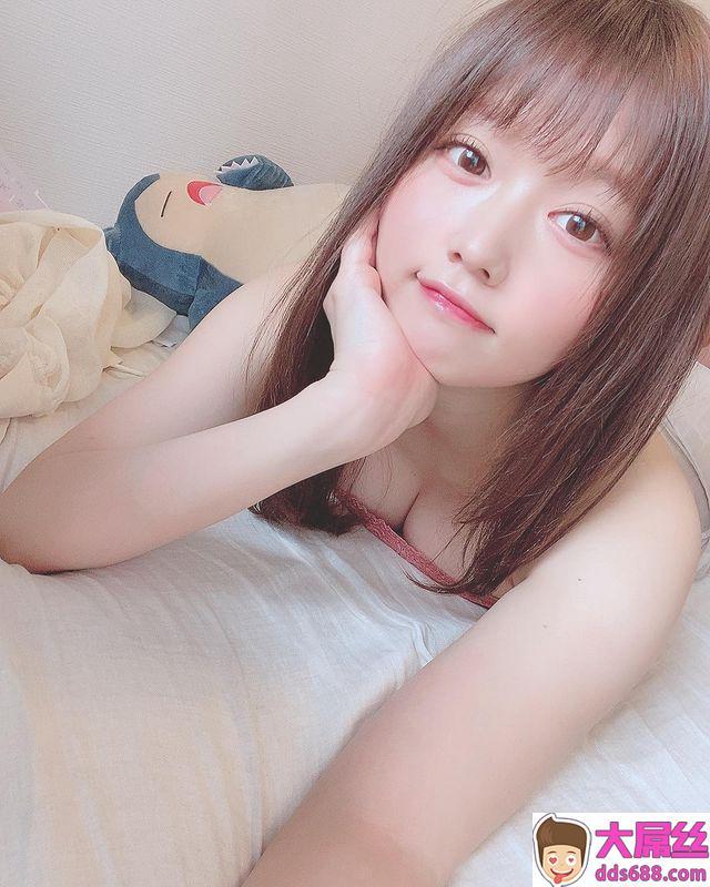 写真樱花妹ゆかっぴぃ嫩乳微露又萌又撩人！