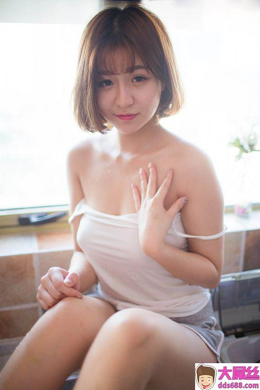 巨乳萝莉千美奈性感居家撩人心弦